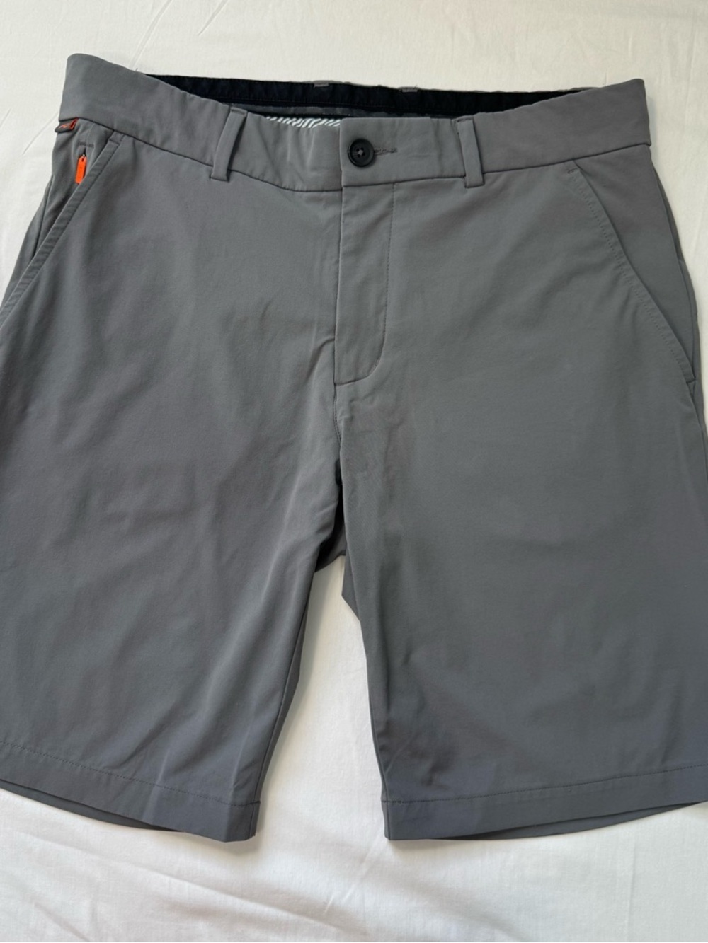 KJUS Iver Shorts Men’s 33 Gray 10” Inseam Pockets Stretch Golf Performance